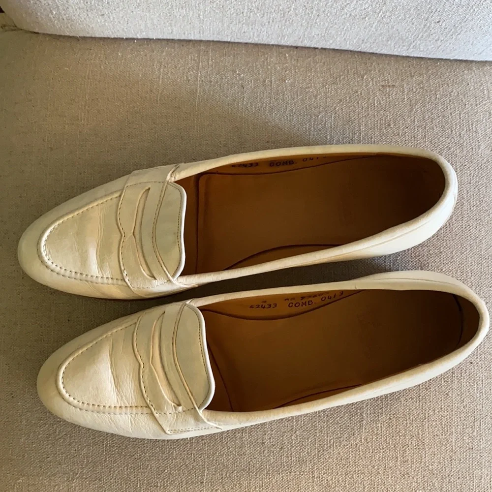 Allen Edmonds Charleston Penny Loafers Cream 10